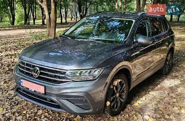 Внедорожник / Кроссовер Volkswagen Tiguan 2022 в 