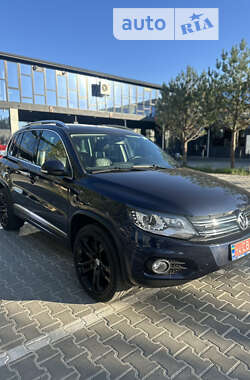 Внедорожник / Кроссовер Volkswagen Tiguan 2015 в Ровно