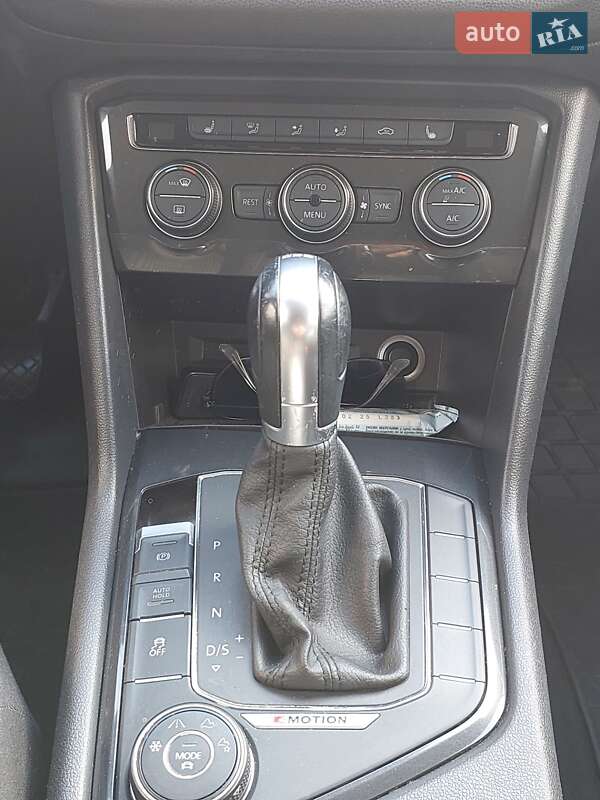 Внедорожник / Кроссовер Volkswagen Tiguan 2017 в Запорожье