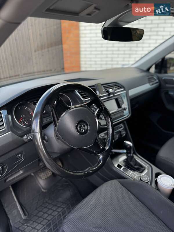 Внедорожник / Кроссовер Volkswagen Tiguan 2017 в Запорожье