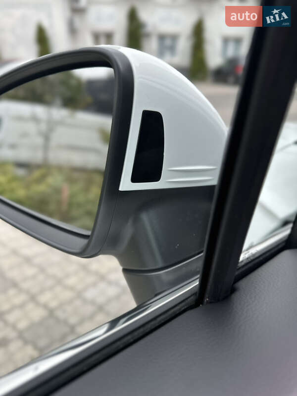 Внедорожник / Кроссовер Volkswagen Tiguan 2019 в Ужгороде