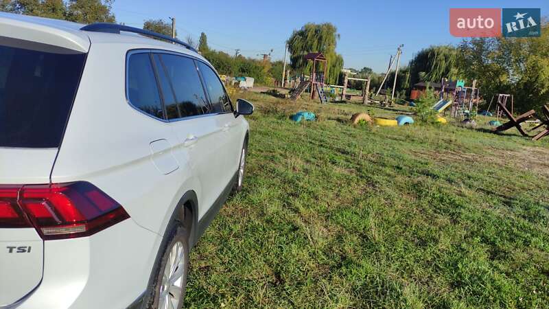 Внедорожник / Кроссовер Volkswagen Tiguan 2017 в Житомире