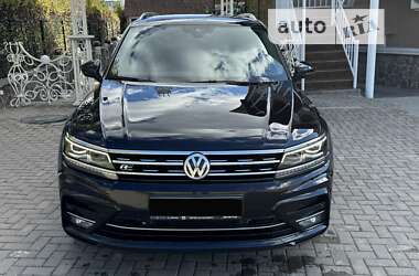 Позашляховик / Кросовер Volkswagen Tiguan 2017 в Чернівцях