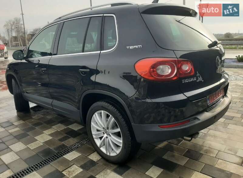 Внедорожник / Кроссовер Volkswagen Tiguan 2010 в Лохвице