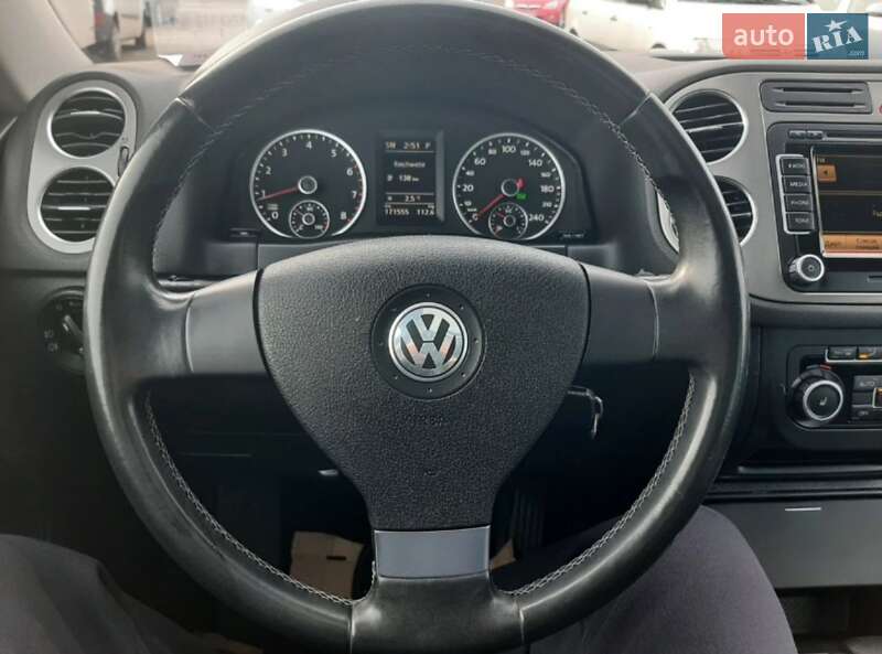 Внедорожник / Кроссовер Volkswagen Tiguan 2010 в Лохвице