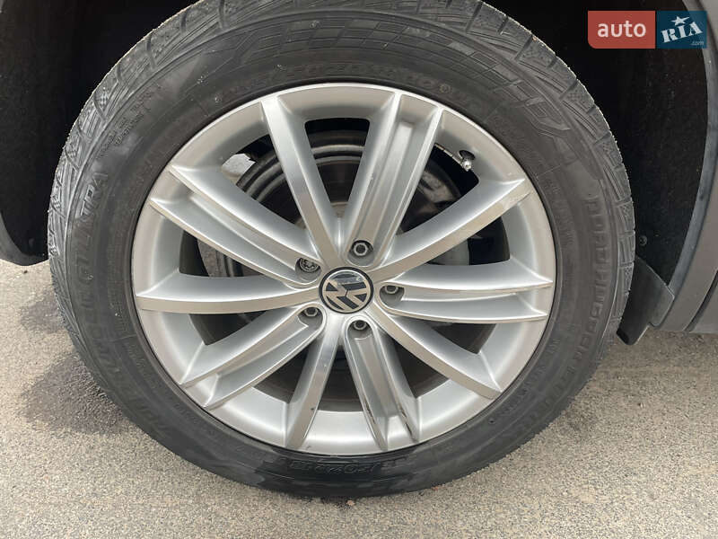 Внедорожник / Кроссовер Volkswagen Tiguan 2012 в Буче