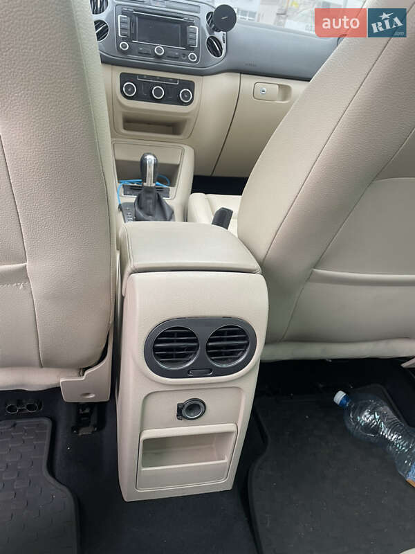 Внедорожник / Кроссовер Volkswagen Tiguan 2012 в Буче