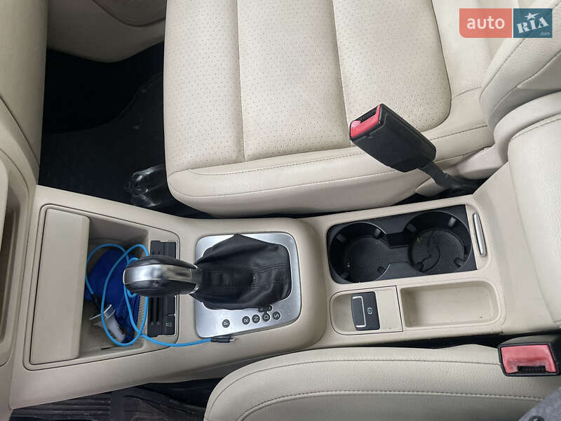 Внедорожник / Кроссовер Volkswagen Tiguan 2012 в Буче