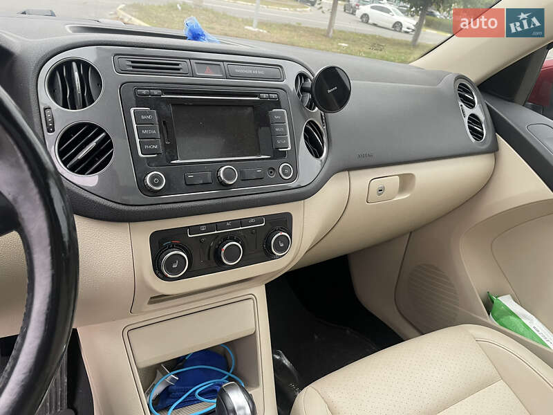 Внедорожник / Кроссовер Volkswagen Tiguan 2012 в Буче