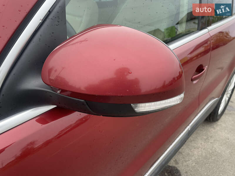 Внедорожник / Кроссовер Volkswagen Tiguan 2012 в Буче