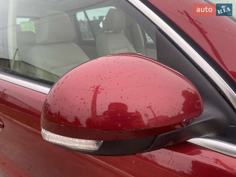 Внедорожник / Кроссовер Volkswagen Tiguan 2012 в Буче