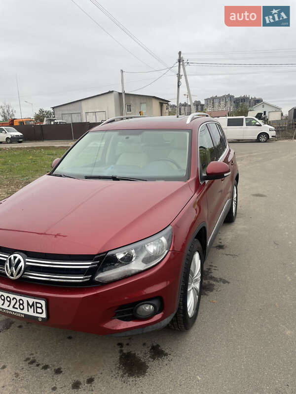 Внедорожник / Кроссовер Volkswagen Tiguan 2012 в Буче