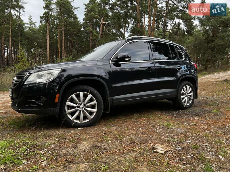 Позашляховик / Кросовер Volkswagen Tiguan 2010 в Києві