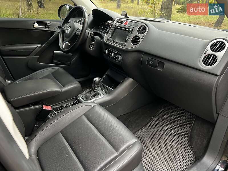 Позашляховик / Кросовер Volkswagen Tiguan 2010 в Києві