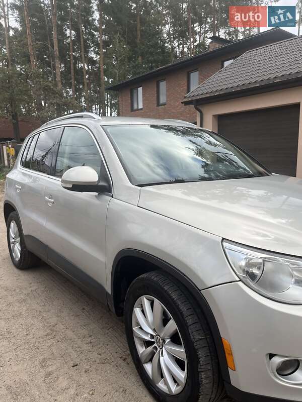 Внедорожник / Кроссовер Volkswagen Tiguan 2010 в Ирпене