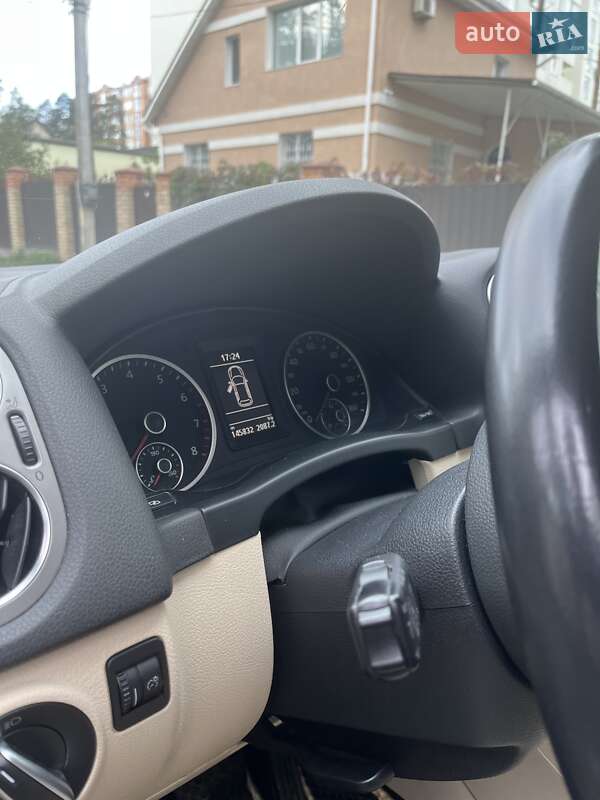 Внедорожник / Кроссовер Volkswagen Tiguan 2010 в Ирпене