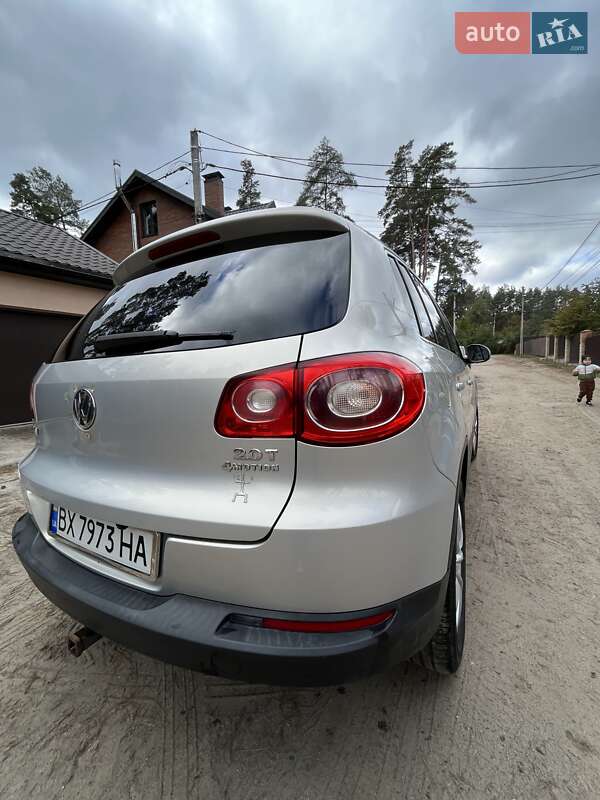 Внедорожник / Кроссовер Volkswagen Tiguan 2010 в Ирпене