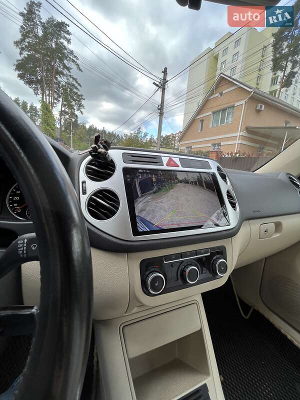Внедорожник / Кроссовер Volkswagen Tiguan 2010 в Ирпене
