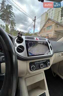 Внедорожник / Кроссовер Volkswagen Tiguan 2010 в 