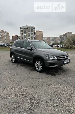 Позашляховик / Кросовер Volkswagen Tiguan 2016 в Запоріжжі