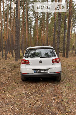 Позашляховик / Кросовер Volkswagen Tiguan 2011 в Києві