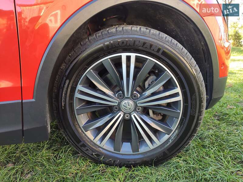 Внедорожник / Кроссовер Volkswagen Tiguan 2017 в Ивано-Франковске