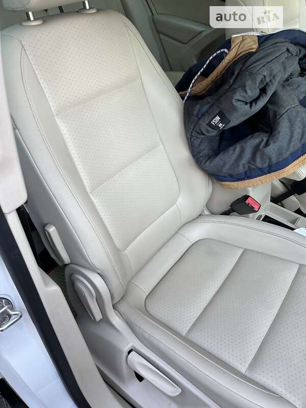 Внедорожник / Кроссовер Volkswagen Tiguan 2012 в Киеве