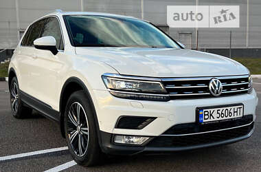 Позашляховик / Кросовер Volkswagen Tiguan 2017 в Києві