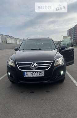 Позашляховик / Кросовер Volkswagen Tiguan 2011 в Києві