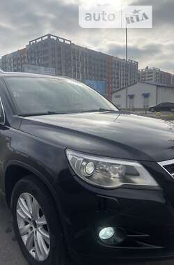 Позашляховик / Кросовер Volkswagen Tiguan 2011 в Києві