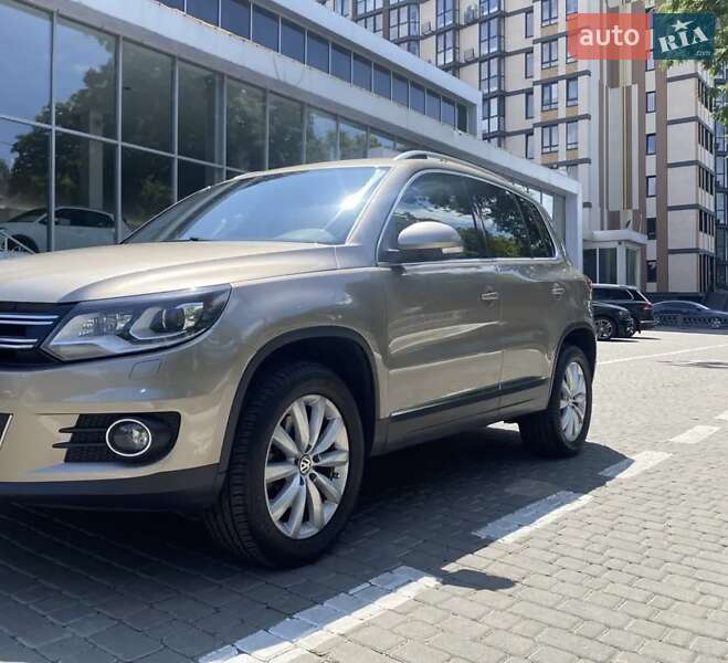 Позашляховик / Кросовер Volkswagen Tiguan 2011 в Одесі