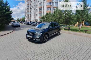 Внедорожник / Кроссовер Volkswagen Tiguan 2017 в Ивано-Франковске