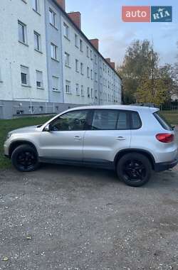 Внедорожник / Кроссовер Volkswagen Tiguan 2013 в 