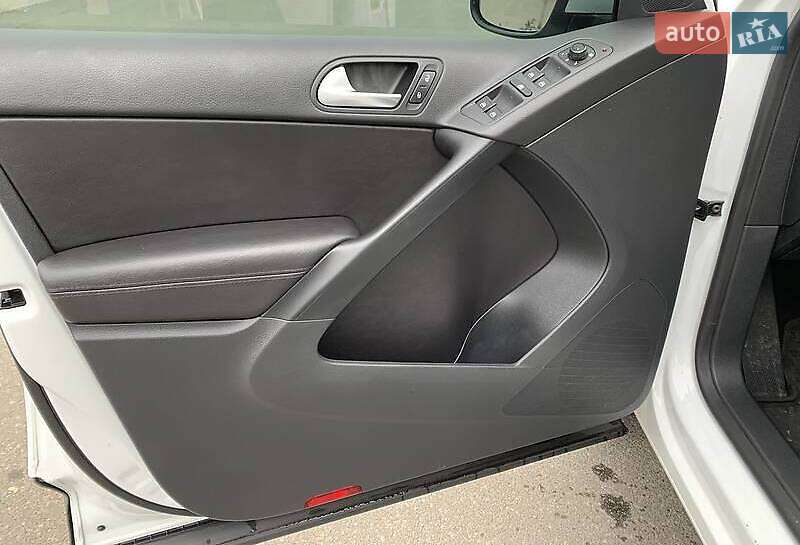 Внедорожник / Кроссовер Volkswagen Tiguan 2016 в Киеве фото 38 Внедорожник / Кроссовер Volkswagen Tiguan 2016 в Киеве