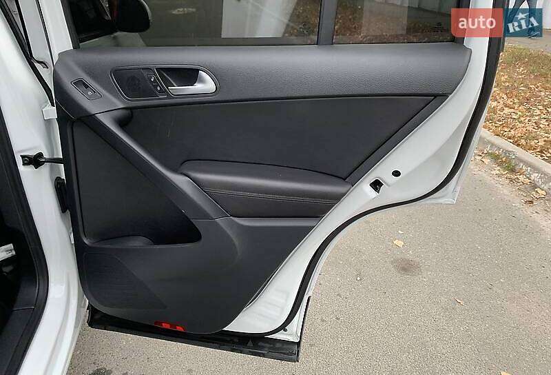 Внедорожник / Кроссовер Volkswagen Tiguan 2016 в Киеве фото 48 Внедорожник / Кроссовер Volkswagen Tiguan 2016 в Киеве