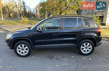 Позашляховик / Кросовер Volkswagen Tiguan 2010 в Києві