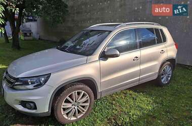 Внедорожник / Кроссовер Volkswagen Tiguan 2015 в Буче