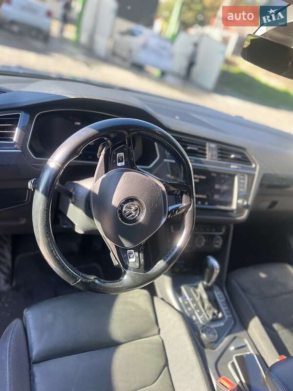 Позашляховик / Кросовер Volkswagen Tiguan 2017 в Хмельницькому