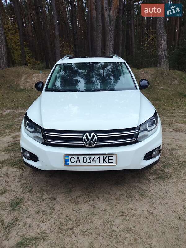 Позашляховик / Кросовер Volkswagen Tiguan 2016 в Богуславі