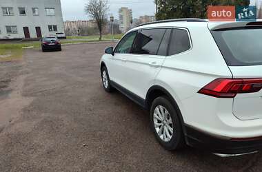 Внедорожник / Кроссовер Volkswagen Tiguan 2018 в Ровно