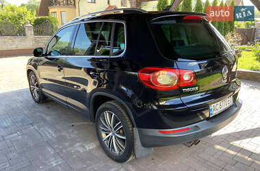 Внедорожник / Кроссовер Volkswagen Tiguan 2010 в Черновцах