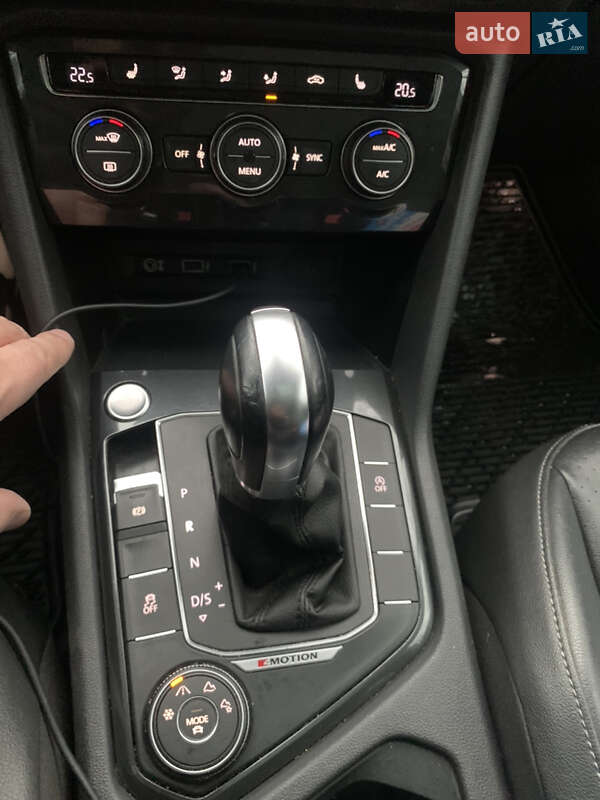 Внедорожник / Кроссовер Volkswagen Tiguan 2017 в Львове