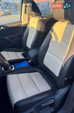 Внедорожник / Кроссовер Volkswagen Tiguan 2016 в 