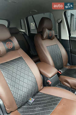 Внедорожник / Кроссовер Volkswagen Tiguan 2008 в 