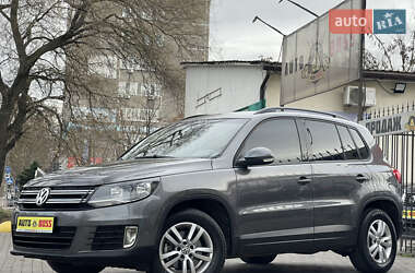 Внедорожник / Кроссовер Volkswagen Tiguan 2016 в Николаеве