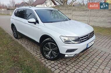 Позашляховик / Кросовер Volkswagen Tiguan 2017 в Львові