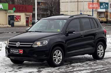 Позашляховик / Кросовер Volkswagen Tiguan 2015 в Харкові