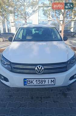 Внедорожник / Кроссовер Volkswagen Tiguan 2016 в Ровно