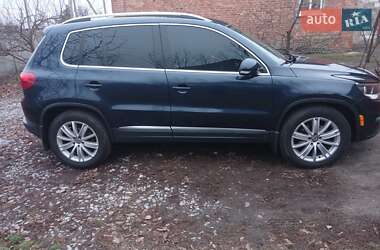 Внедорожник / Кроссовер Volkswagen Tiguan 2011 в Лохвице