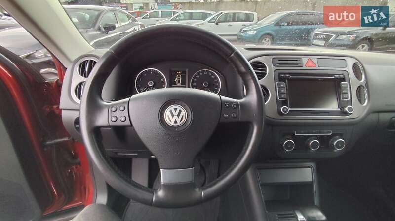 Позашляховик / Кросовер Volkswagen Tiguan 2010 в Чернігові